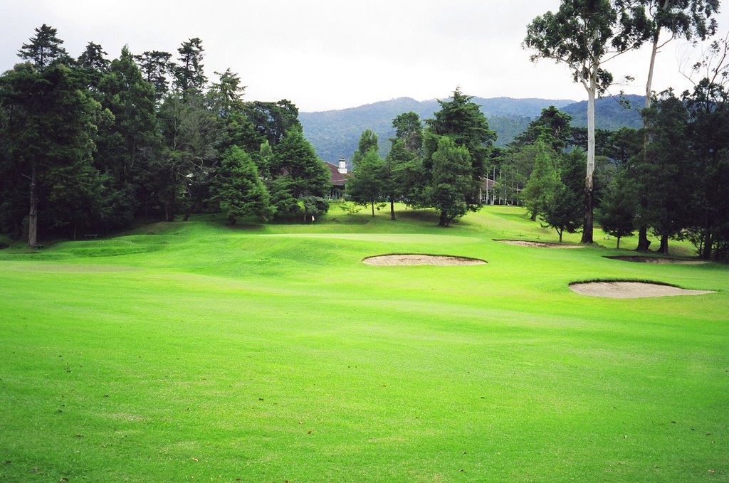 Sri Lanka, Nuwara Eliya Golf Course, Hole 2, Par 5, 442 yds by ©dyakimec