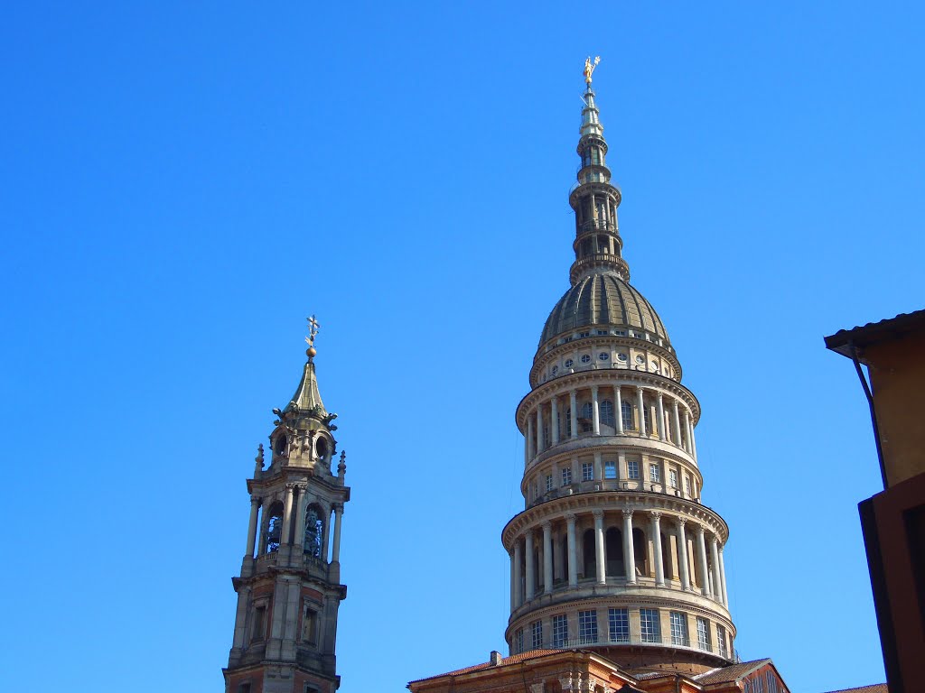 A passeggio per Novara in una luminosa giornata di primavera - Cupola di San Gaudenzio e campanile da Via Antonelli by Albert39