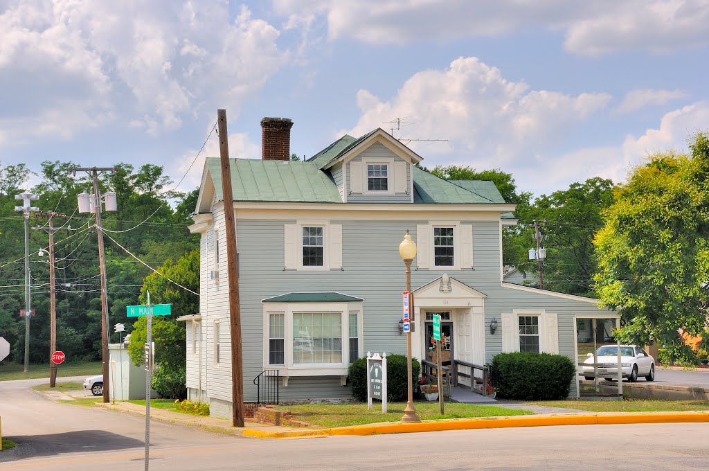 VIRGINIA: NOTTOWAY COUNTY: BLACKSTONE: Health Centered Dentistry, 131 North Main Street by Douglas W. Reynolds, Jr.