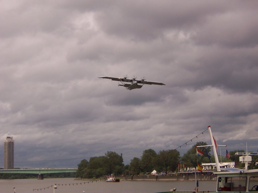 Eine Dornier 24 über dem Rhein in Köln by thomaskoeln