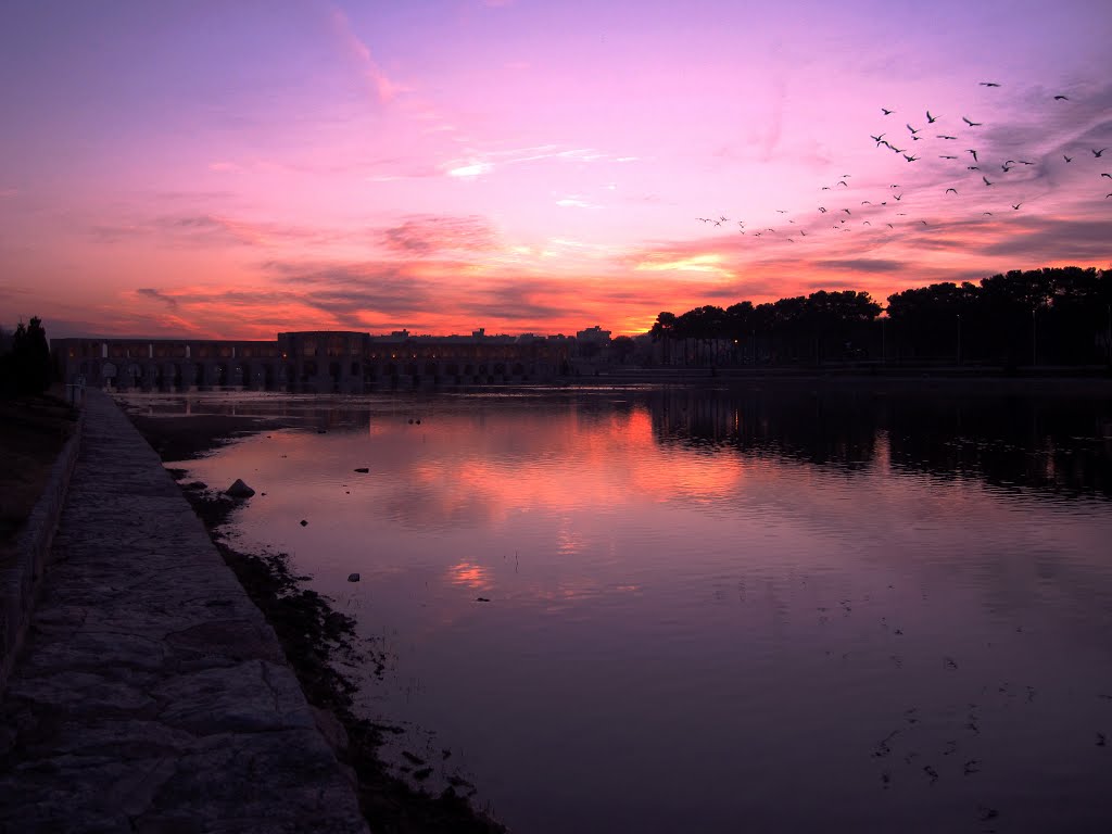 Isfahan - Zayandeh Roud - Khajoo bridge by Alireza Javaheri