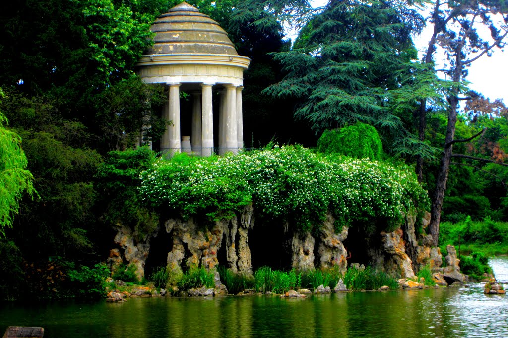 Île de Reuilly (le kiosque et la grotte) by lolo92