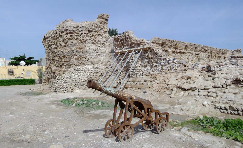 Qheshm old castle قلعه قدیمی by Tehrani