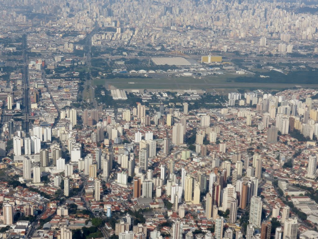 Zona Norte - São Paulo, SP, Brasil. by André Bonacin