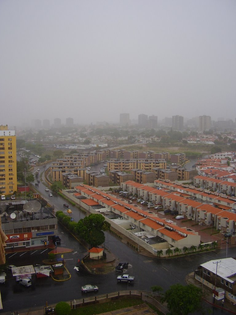 Raining in Puerto Ordaz by Luitox