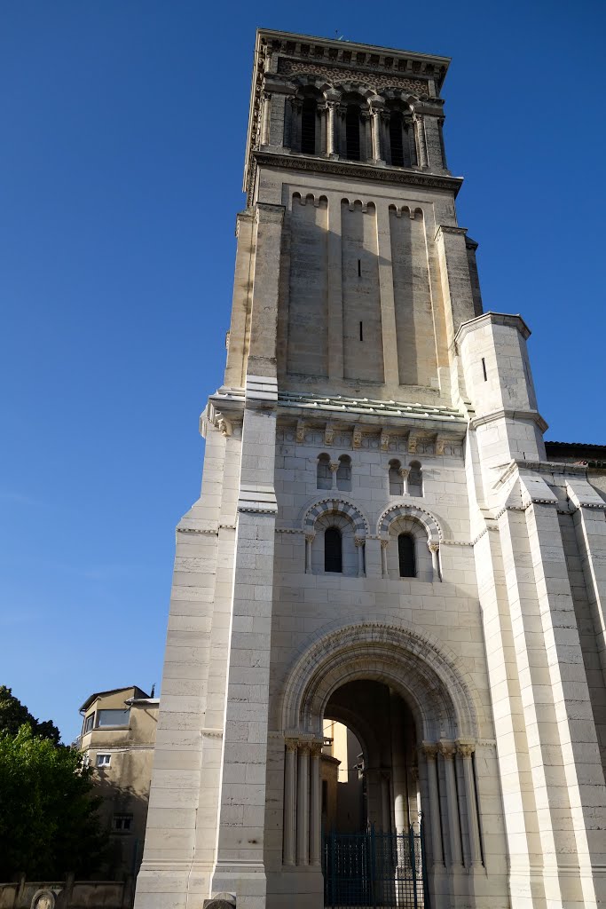 Valence, la Cathédrale St Apollinaire 08.06.2014 by Jean-Luc.