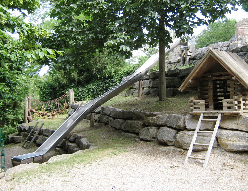 Kinderspielplatz im Pomeranzengarten by Kurt Delikurtev