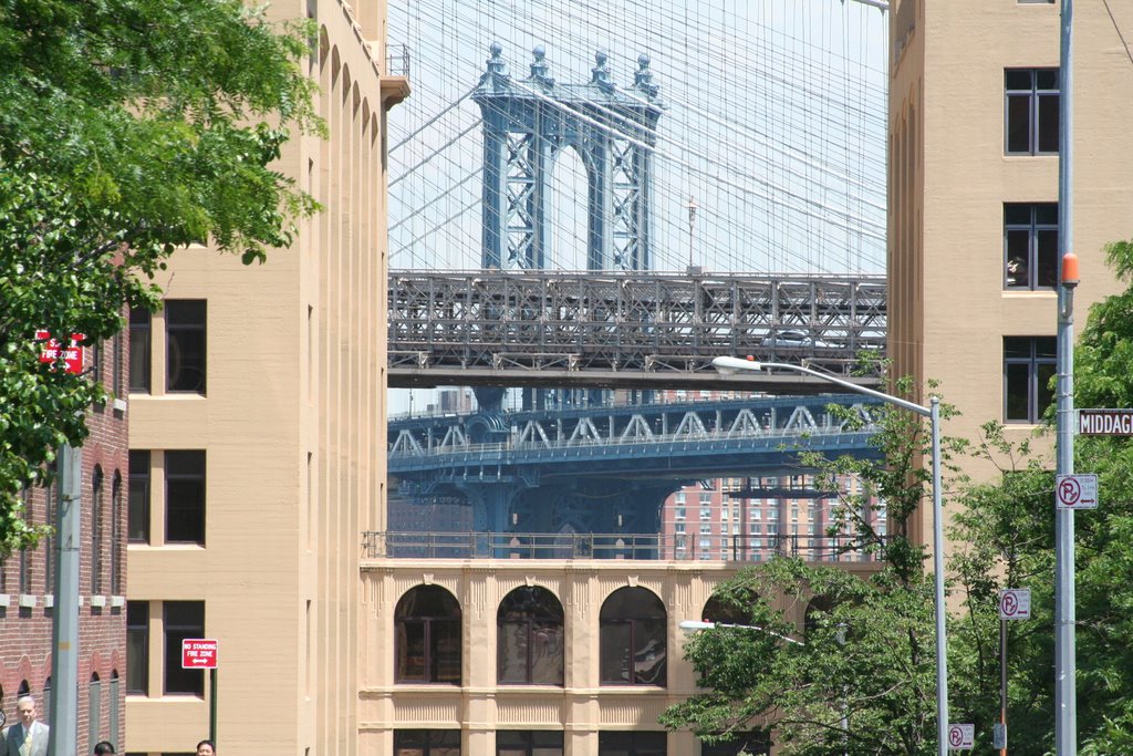 Brooklyn- & Manhattan-Bridge - Middagh-Street (June 2007) by Gerhard Radner