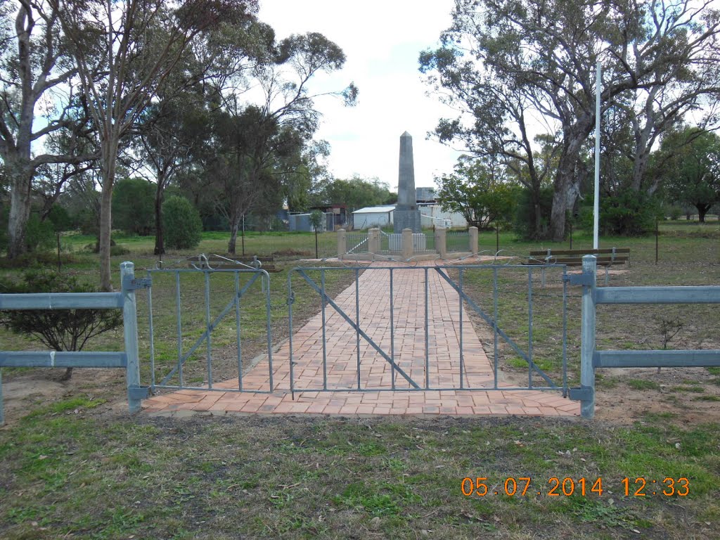 Collie - War Memorial - 2014-07-05 by sandyriva