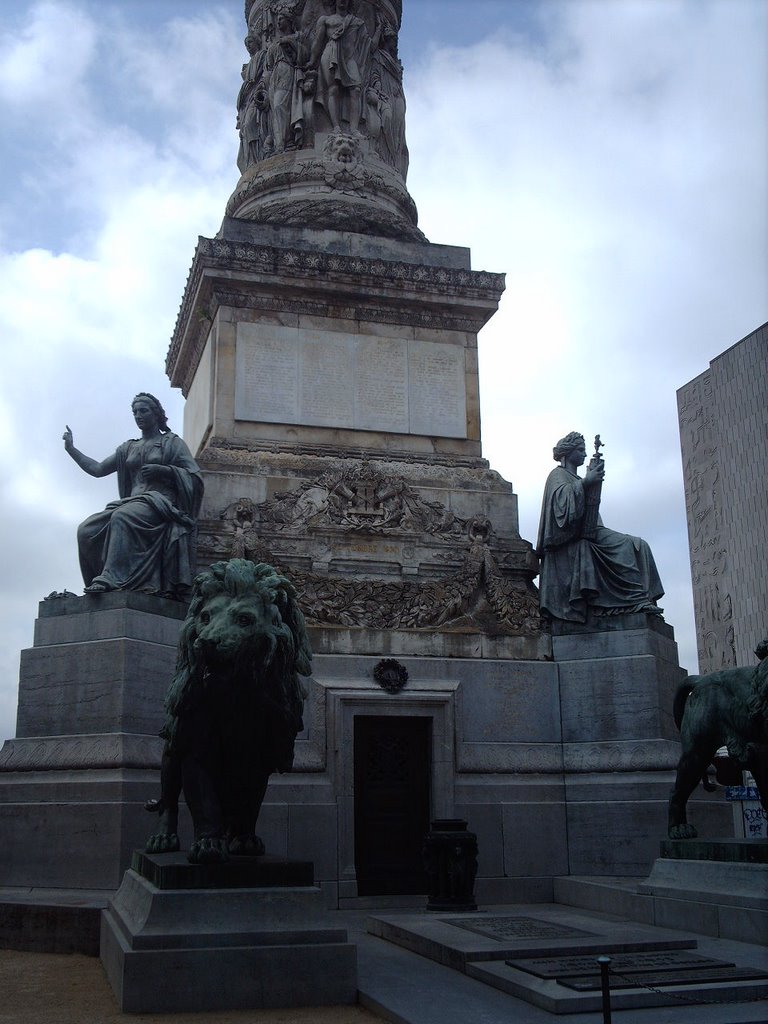 Bas-relief du "Soldat inconnu" by Noé Diakubama