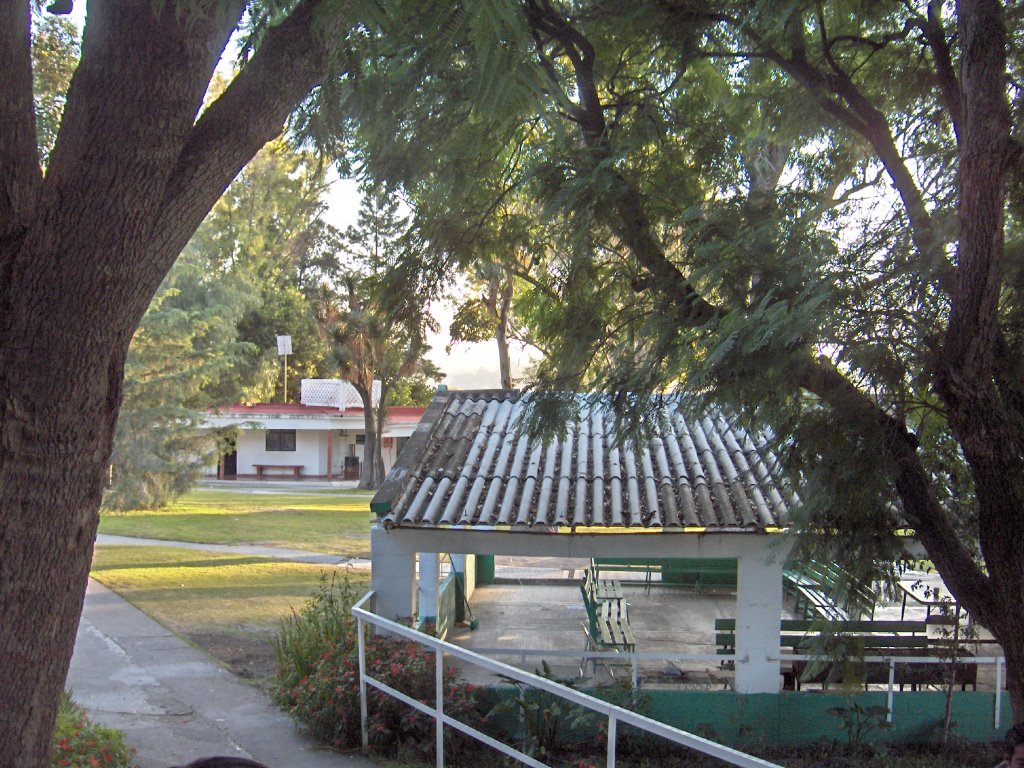 Area campista, Oasis de Agua Viva, Valsequillo, Pue. by Gabriel Apolinar MD.