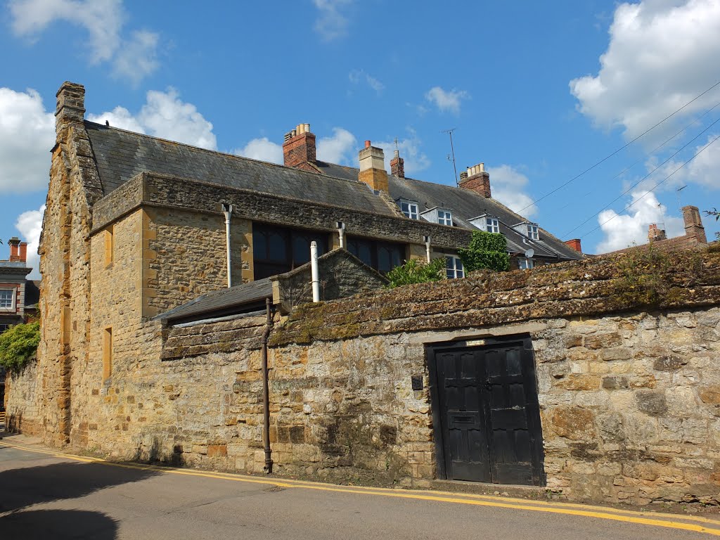 Towcester, Chantry Lane to High Street. by Bobsky.