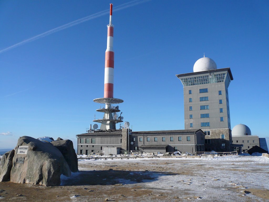 Brocken by behindlaker