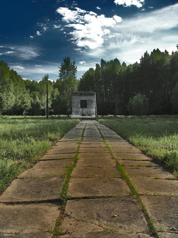 WW2 Memorial «Šunieŭka» at the place of scorched village by Andrej Kuźniečyk