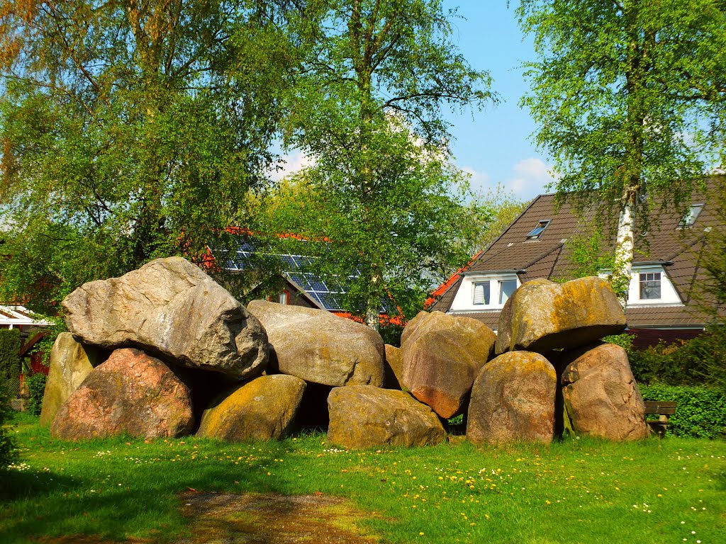 Germany_Lower Saxony_Osterholz-Scharmbeck_Hühnenstein megalithic tomb_DSCF9226 by George Charleston