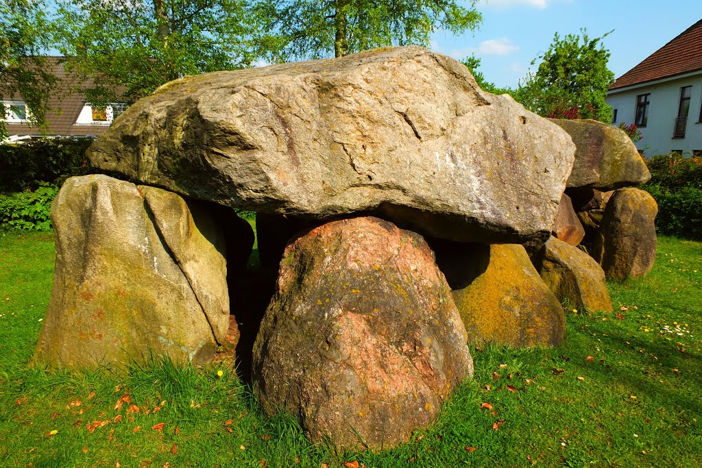 Germany_Lower Saxony_Osterholz-Scharmbeck_Hühnenstein megalithic tomb_DSCF9232 by George Charleston