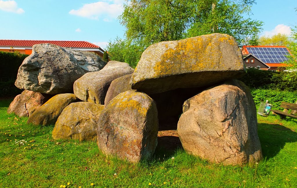 Germany_Lower Saxony_Osterholz-Scharmbeck_Hühnenstein megalithic tomb_DSCF9241 by George Charleston