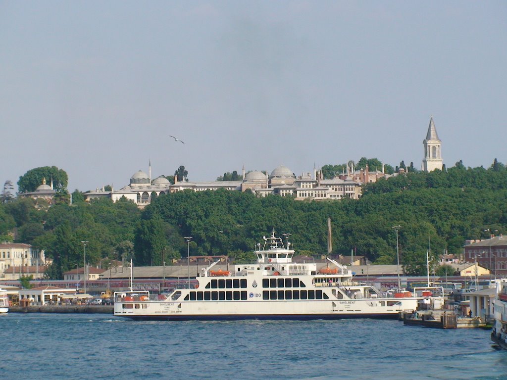 Topkapı Sarayı Galata Köprüsünden II by Hüseyin TUNÇEL