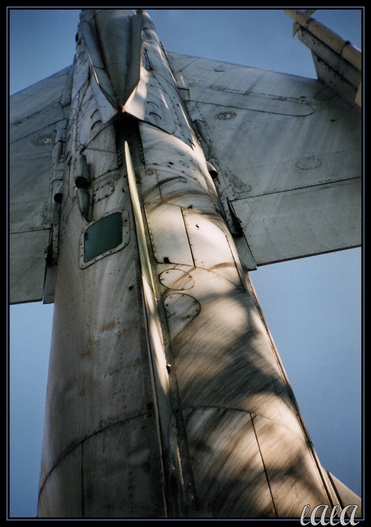 Kecskemét - Mig-21 emlékmű- 1998 - Under Mig-21- by Lajos Benkő