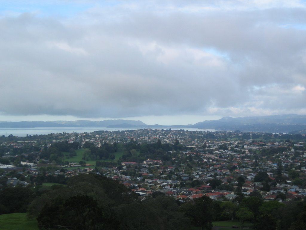 One Tree Hill, Auckland, New Zealand by T. Seemann