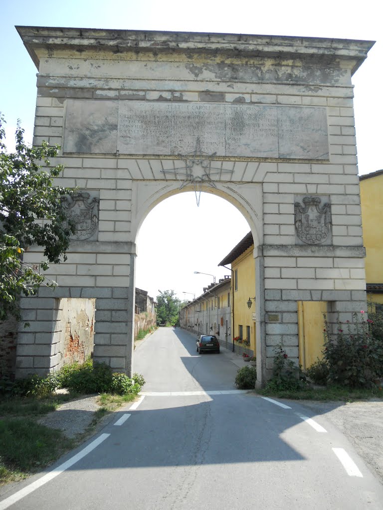 Ingresso a Corte Sant'Andrea (06/07/2014) by Ysus