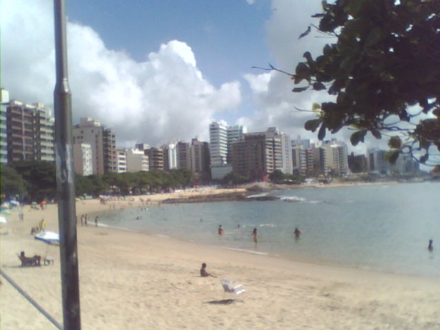 Praia do centro de Guarapari by Moisés Zeismois