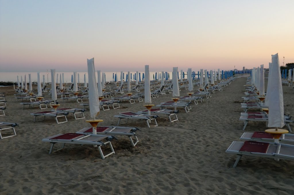 Jesolo spiaggia - sera by Bilbovm