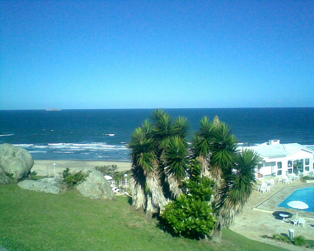 Vista da escadaria que leva a piscina do Laguna Turist Hotel by sbvolp