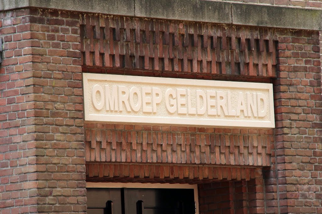 Arnhem - Rosendaalseweg : Omroep Gelderland by Scholte