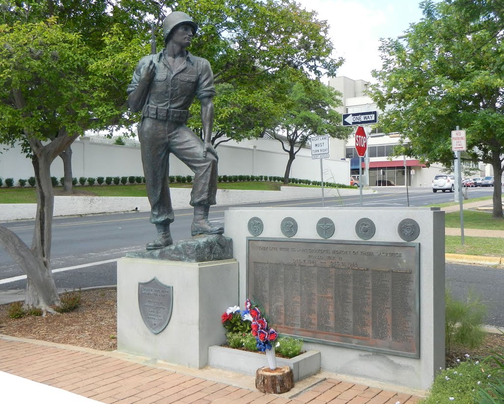 World War II memorial, Texas Capitol, 1100 Congress Ave, Austin, TX by Midnight Rider