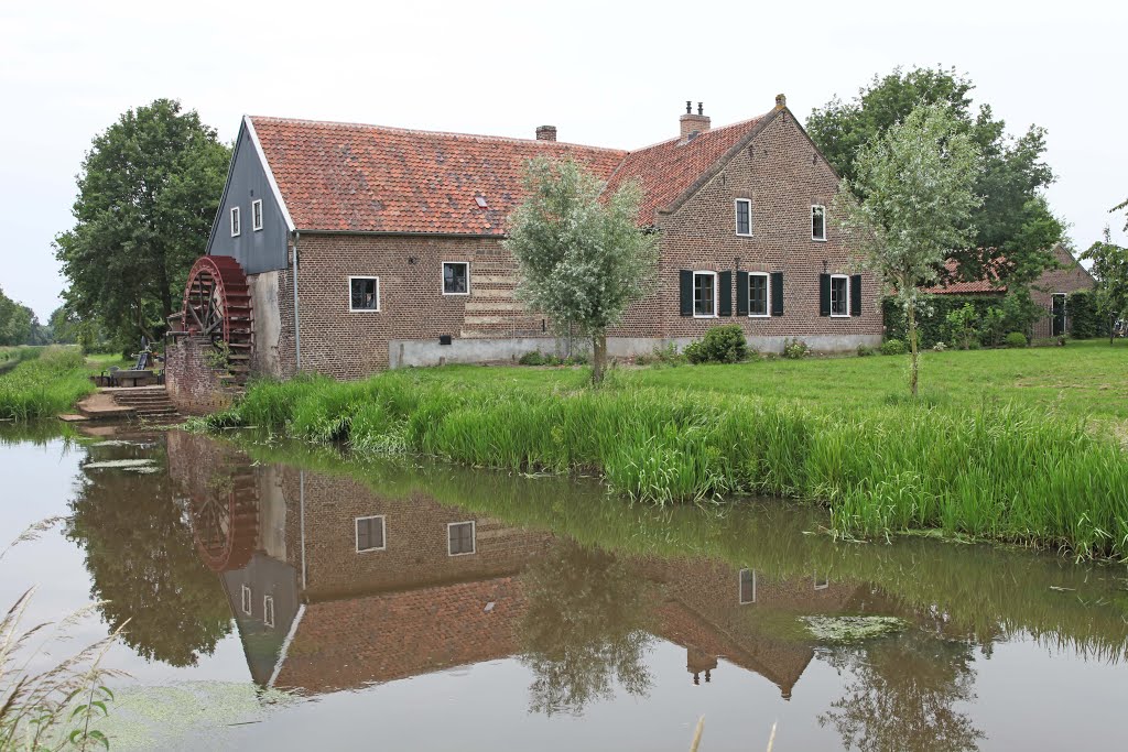 NL: Haler (L) Uffelsemolen by Gerrit Bruin