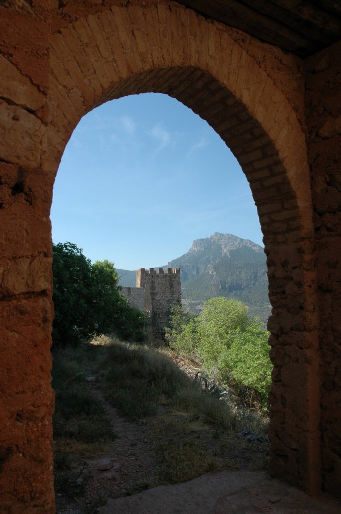 Puerta muralla segureña (P. Catena) by Agustin Carrillo