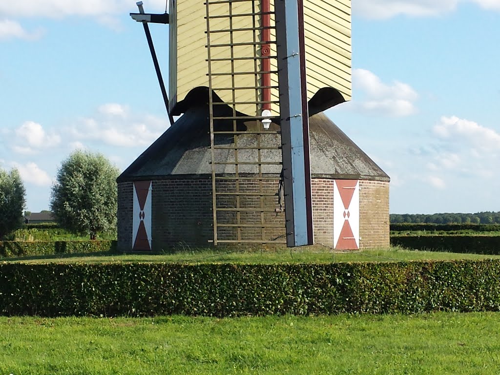 Old windmill Wanroij by Fam. Denkers