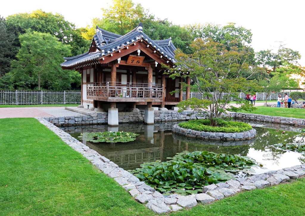 Frankfurt - Koreanischer Garten. by R.F.Rumbao