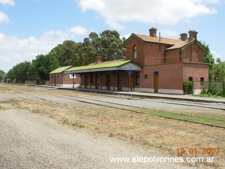 Estacion Gonzales Chaves (www.alepolvorines.com.ar) by alepolvorines