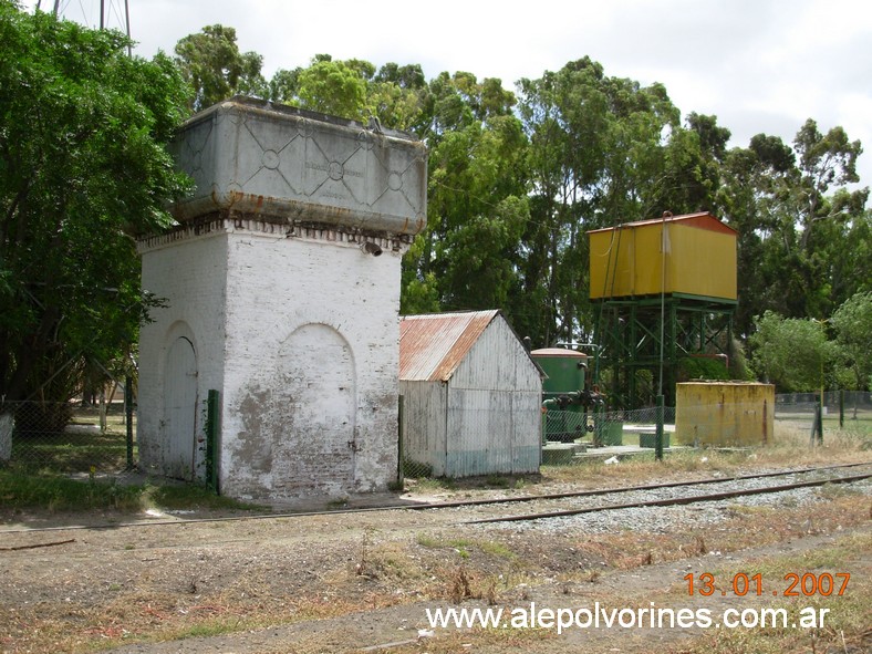 Estacion Gonzales Chaves (www.alepolvorines.com.ar) by alepolvorines