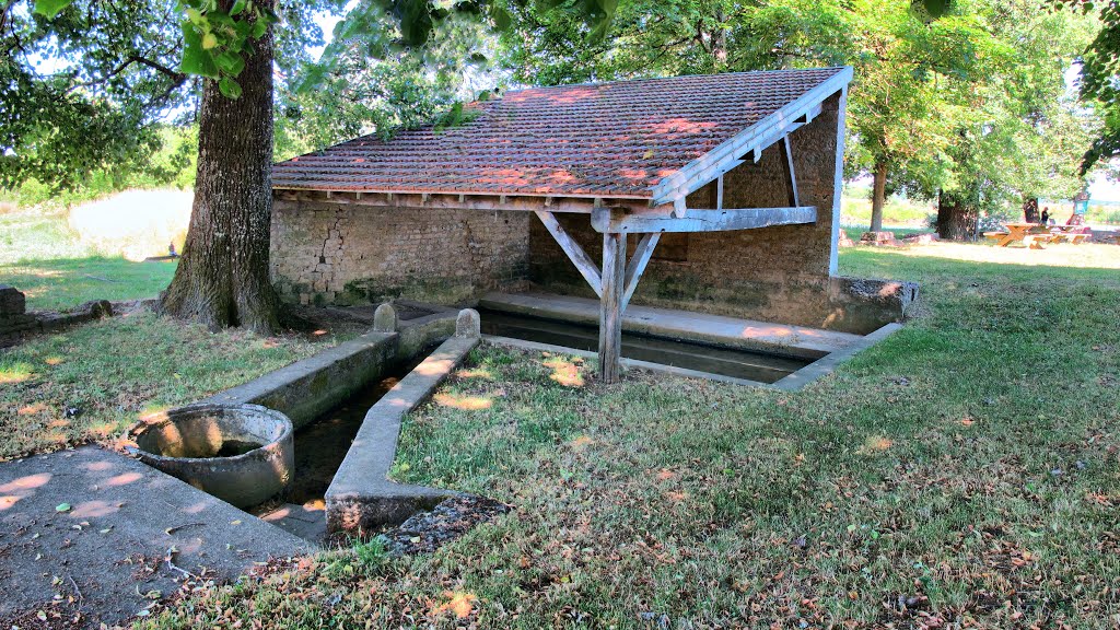 Choye : la fontaine-lavoir by JGS25