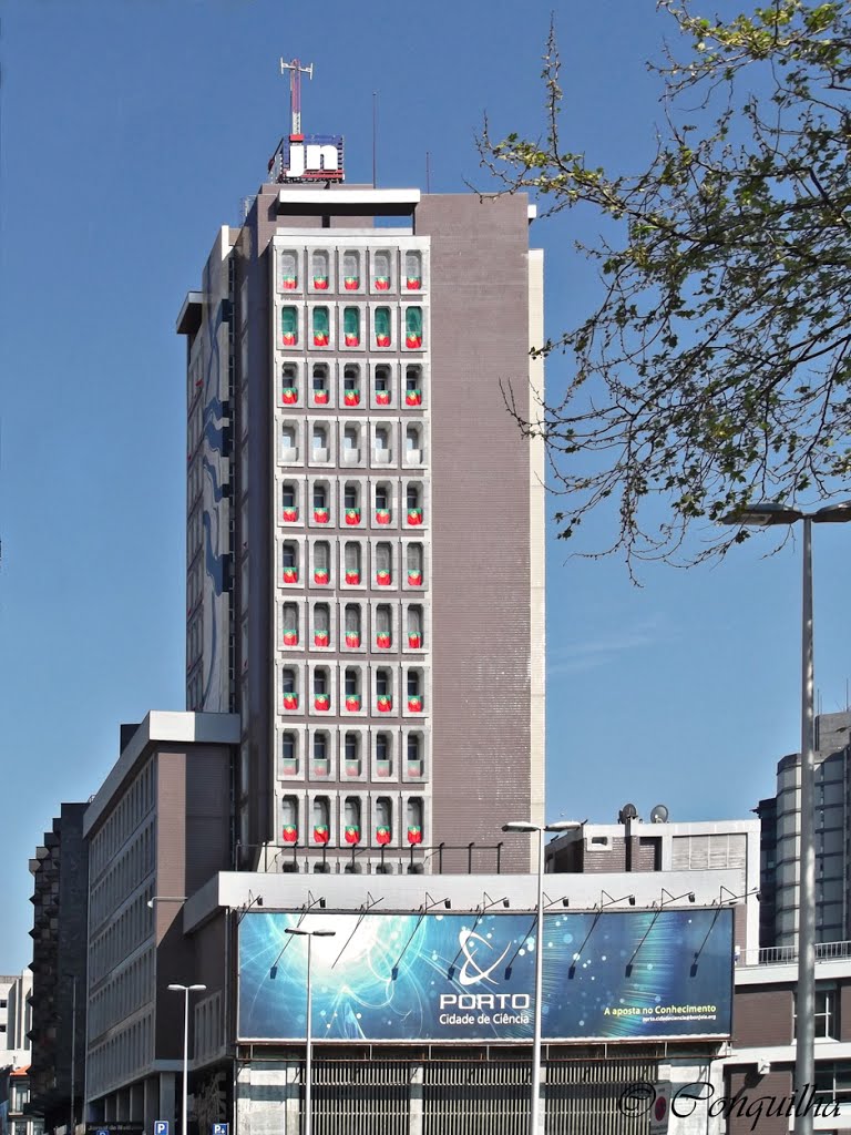 Edifício do Jornal de Notícias - Building with Portuguese Flags 2014 (BY CONQUILHA) by Conquilha