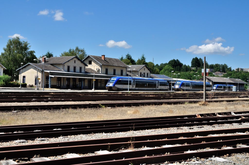 Chemins de fer du Limousin. La Gare d'Ussel. by Tireman.