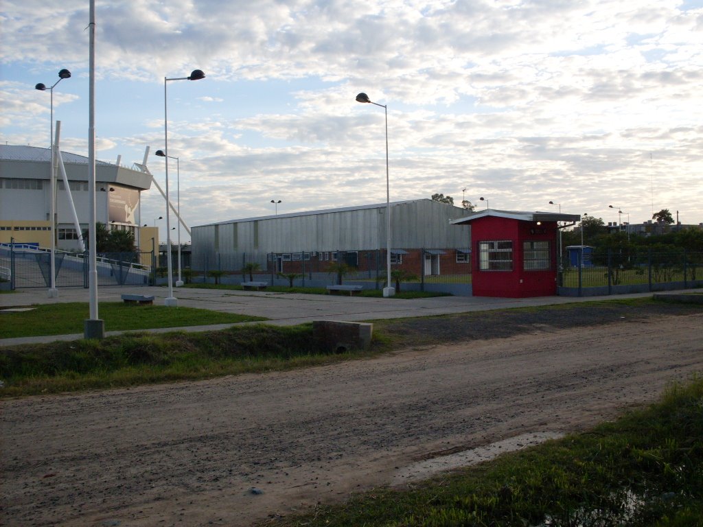 Estadio Polideportivo Cincuentenario by Manuel Ferreira