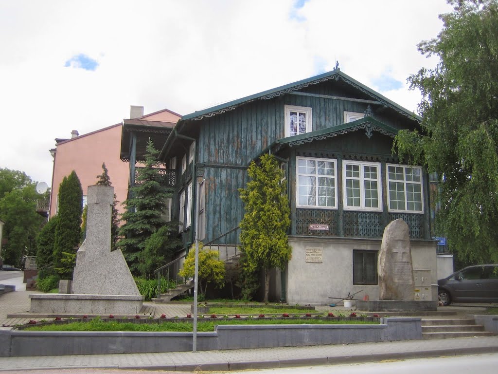 Busko - Zdrój - Galeria BWA "Zielona" oraz Muzeum Ziemi Buskiej. by szafirowe_oczy