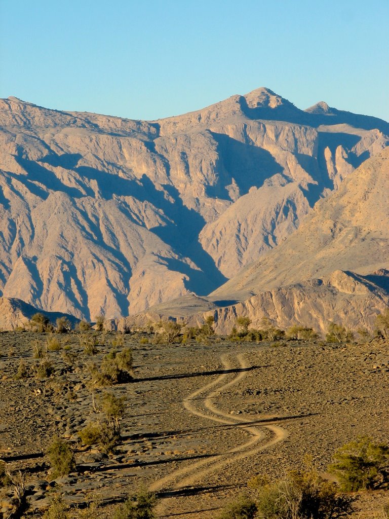 Near the Jebel Shams Traveling and Camping Center, Oman by Jayavarman VII