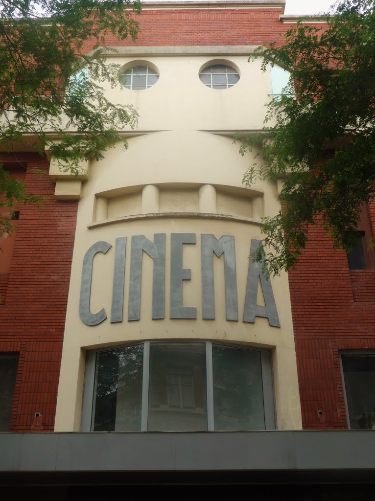 Amiens, ancien cinéma Gaumont Picardy. by laurentSnogoogleviews!