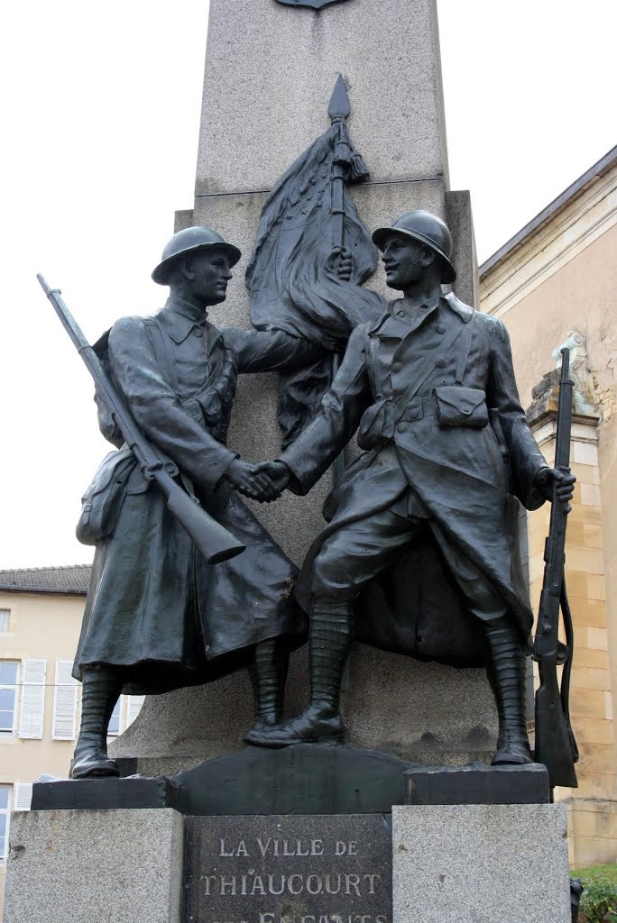 *Thiaucourt- Regnéville: monument aux morts 1914-1918 (détail) by Hans Briaire