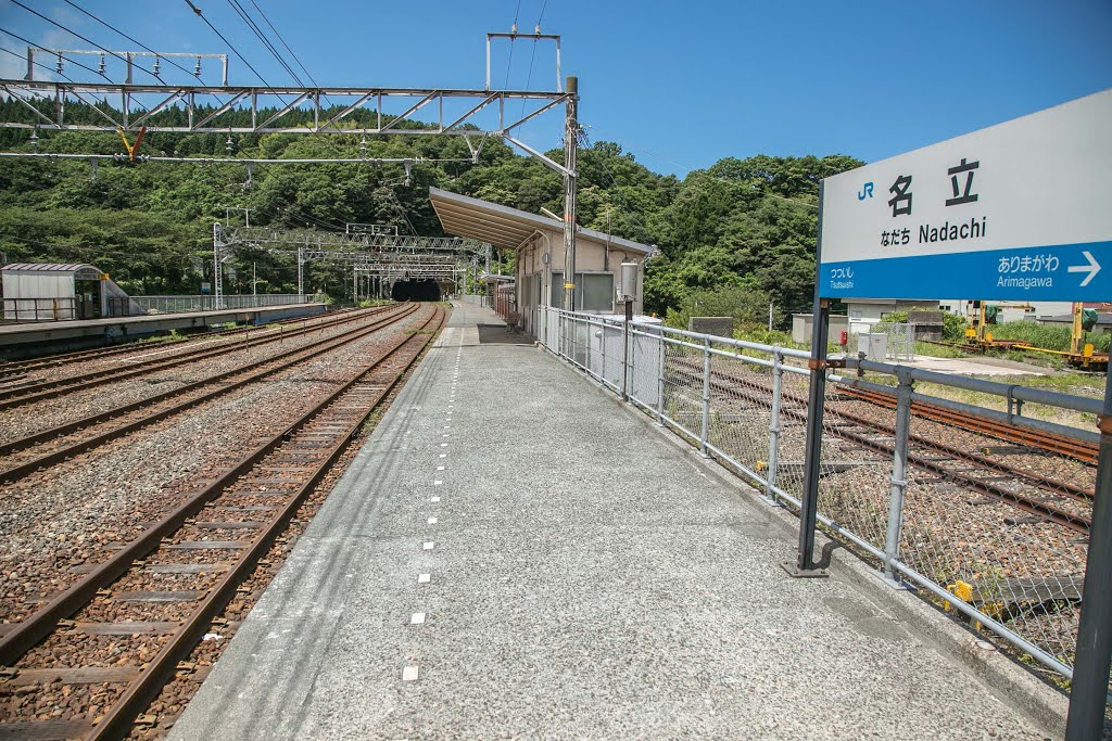 名立駅（なだち）上りホーム景　JR北陸本線　新潟県上越市 by nyanta2030