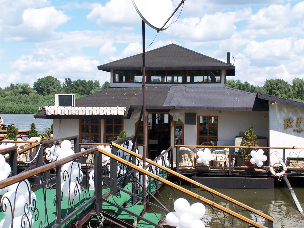 Floating Restaurant RIO CAFFE 2, Zemun, Serbia by Miša M.