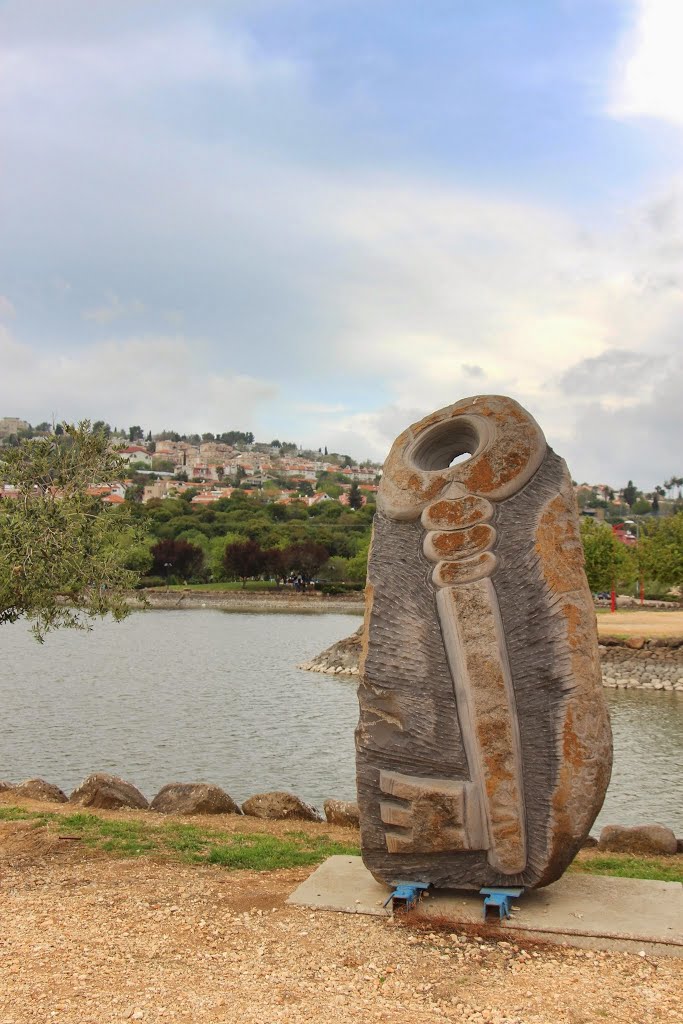 Stone sculpture near Monfort lake by arobsky