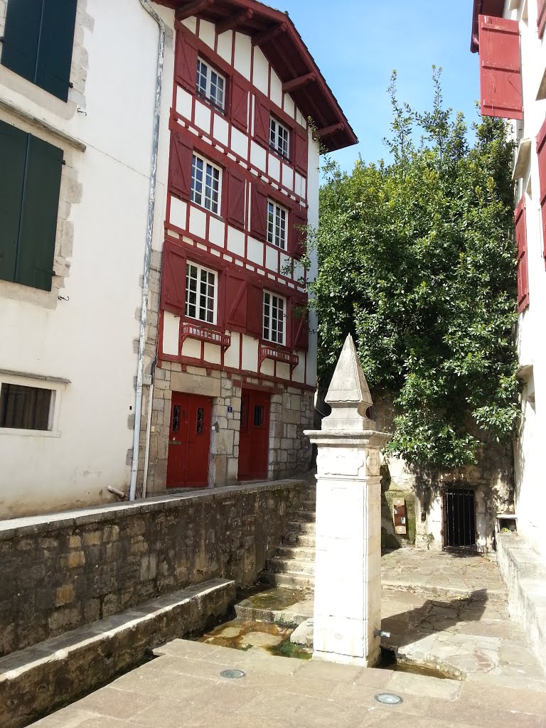 Ciboure, Pyrénées Atlantiques, France by pastantqueca