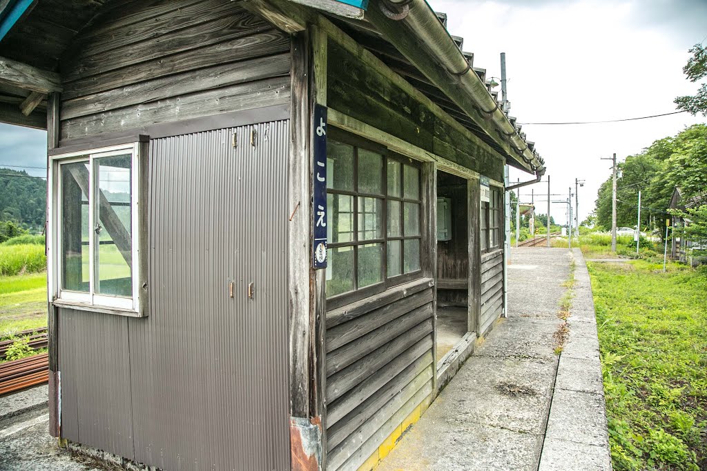 富山地鉄　横江駅ホーム待合室　立山線　富山県立山町 by nyanta2030