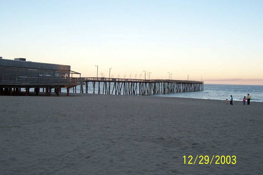 Virginia Beach Fishing Pier by dechurch